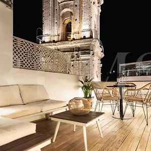 Duplex With Private Rooftop & View On San Juan Church By Rems Apartment